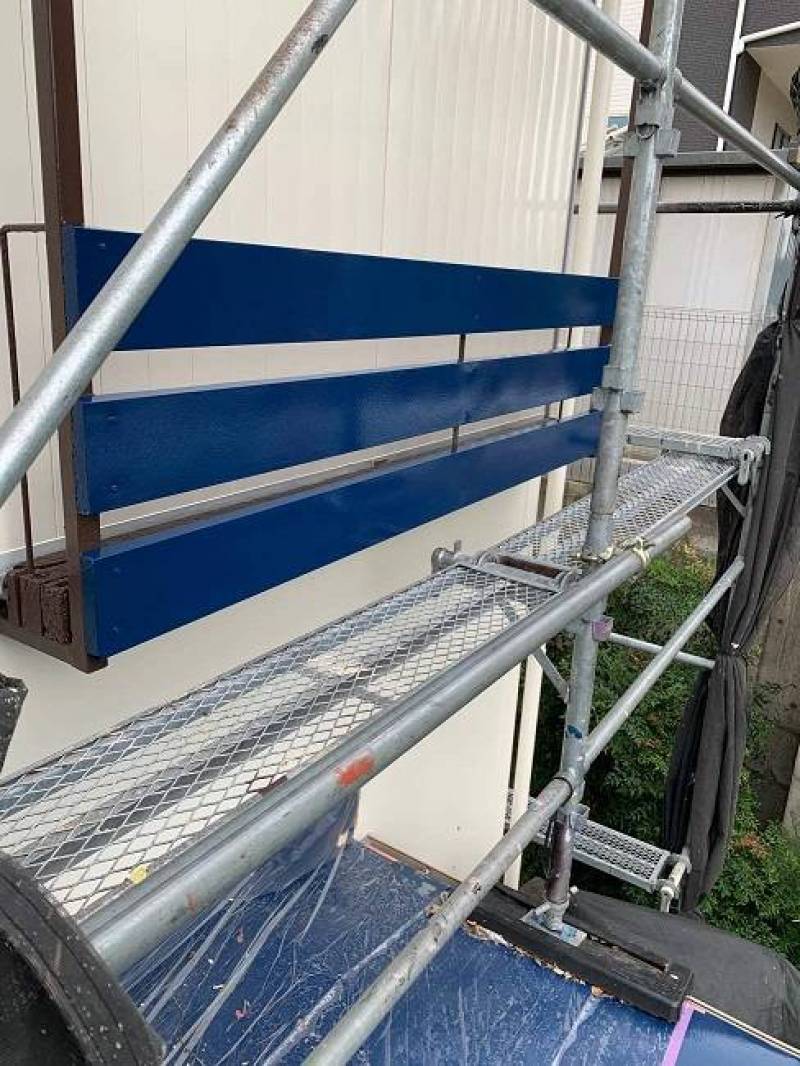 2019/11月外壁塗装、白に濃青で仕上げました