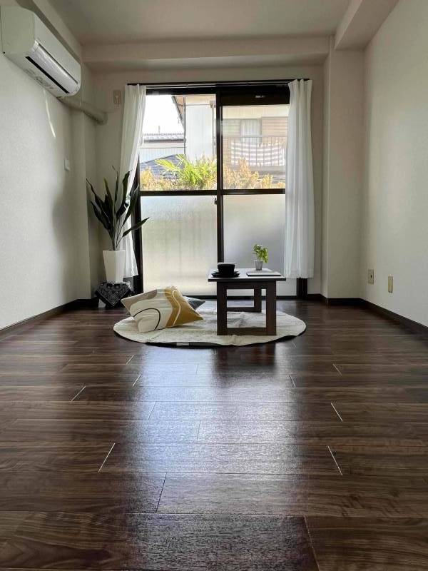 【張り替えたばかりのフローリング♪】