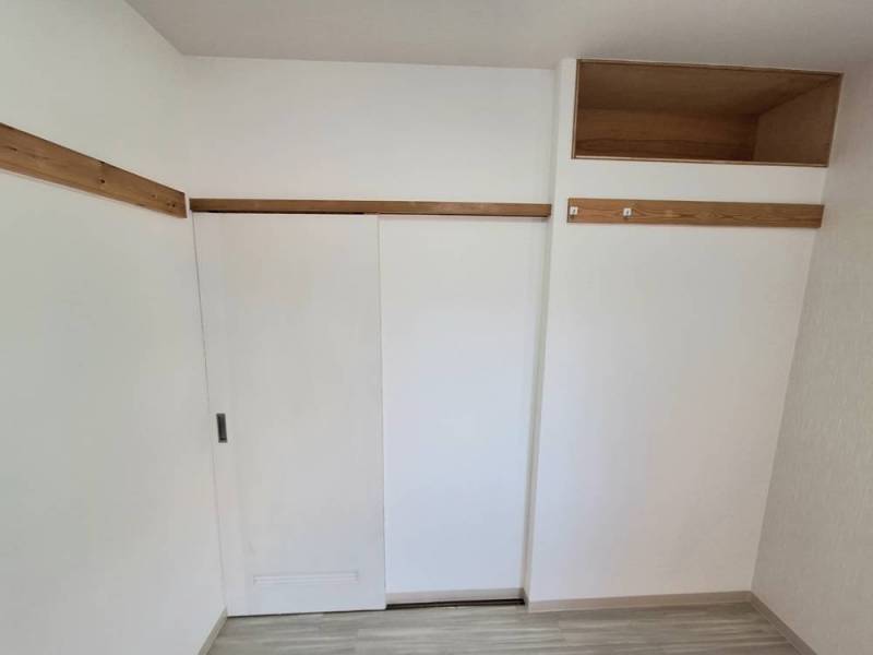 キッチンとの間の扉を閉めた状態