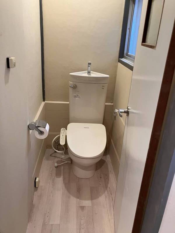 ウォシュレット付き広々トイレ