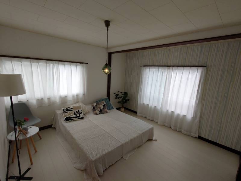 やさしい光と音に包まれる寝室。