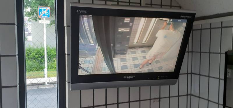エントランスの防犯カメラ