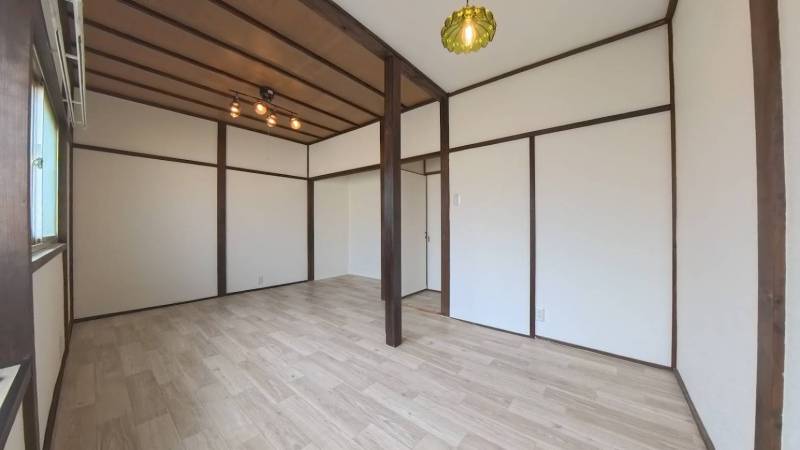 2階洋室。広々としています。