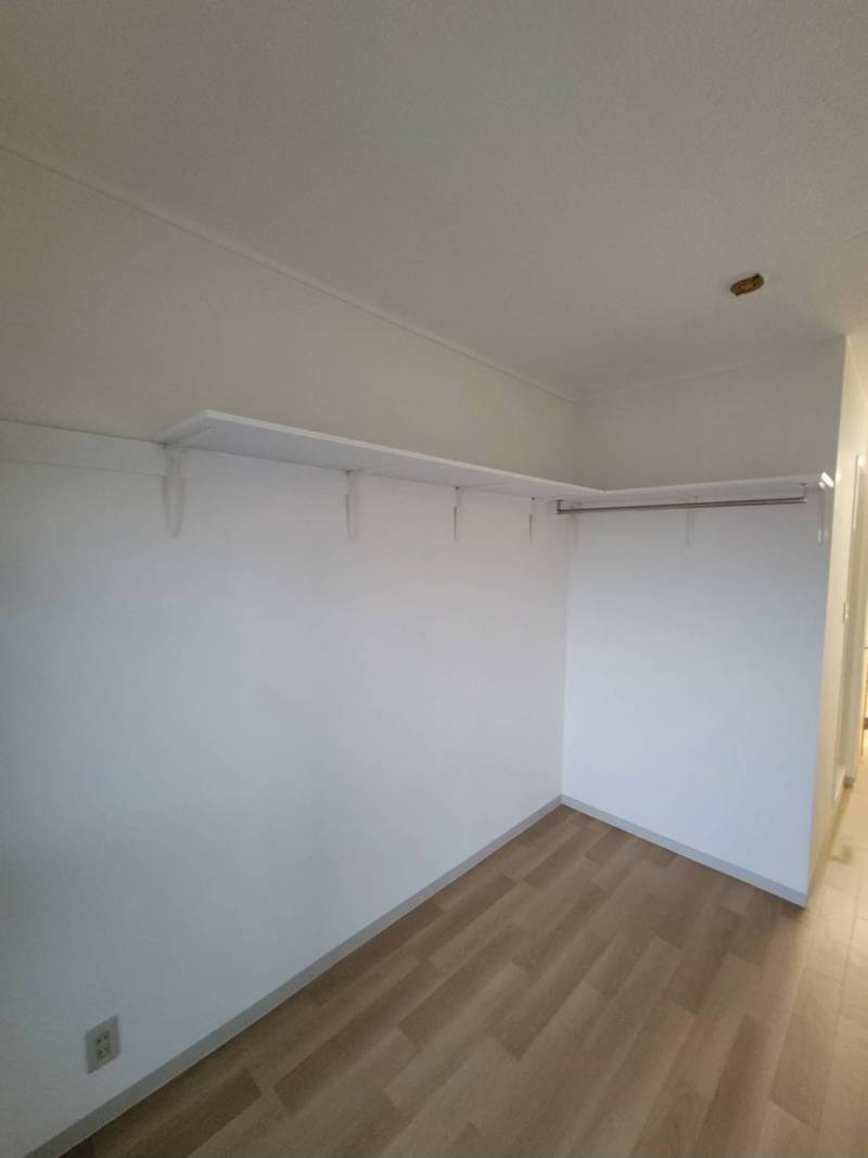 オープンクローゼット　結構服をかけられます