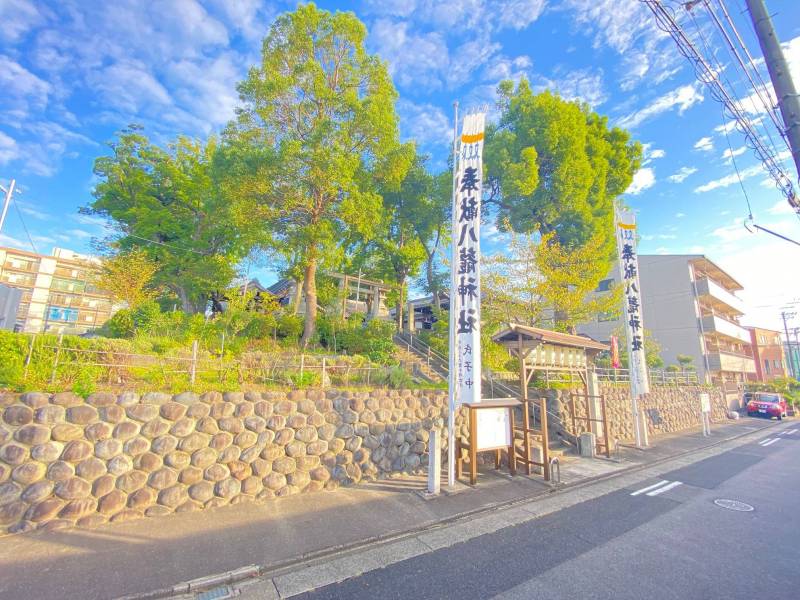 となりの神社「八龍社」♪緑豊かに暮らせます♪