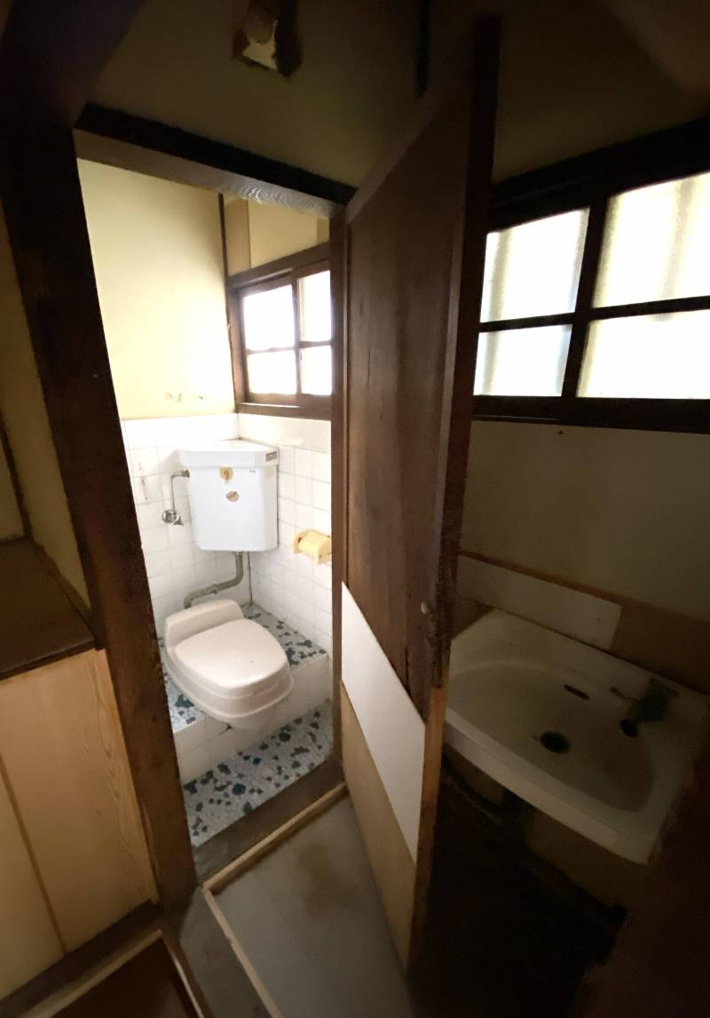 トイレは洋室便座設置済、独立洗面台