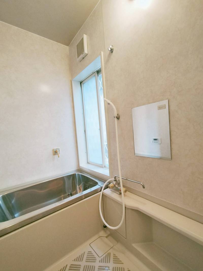 お風呂はちょいとコンパクト