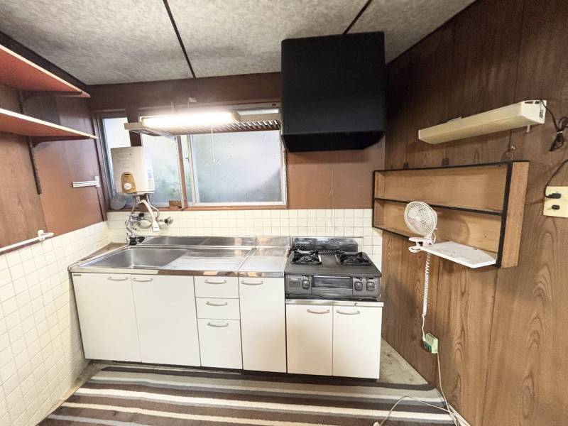 明るいキッチンです！プロパンガスです。