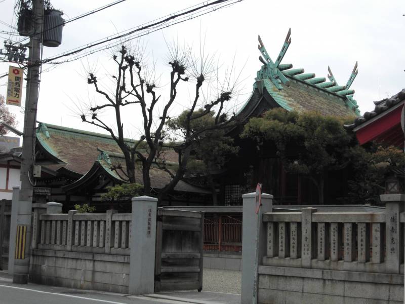 直ぐ近くに今宮戎神社があります。