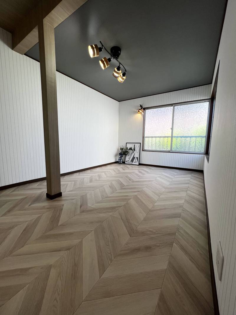 洋室②
こちらは広々空間です