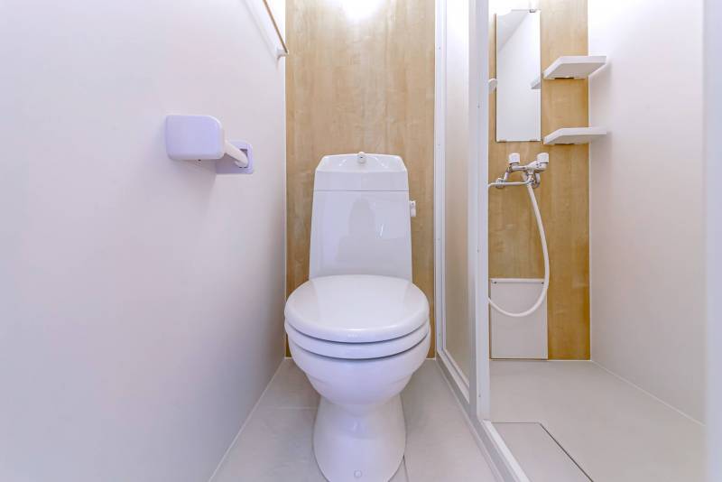 シャワー・トイレ別