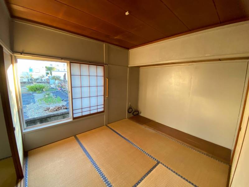 一階西和室、南向き明るいです
