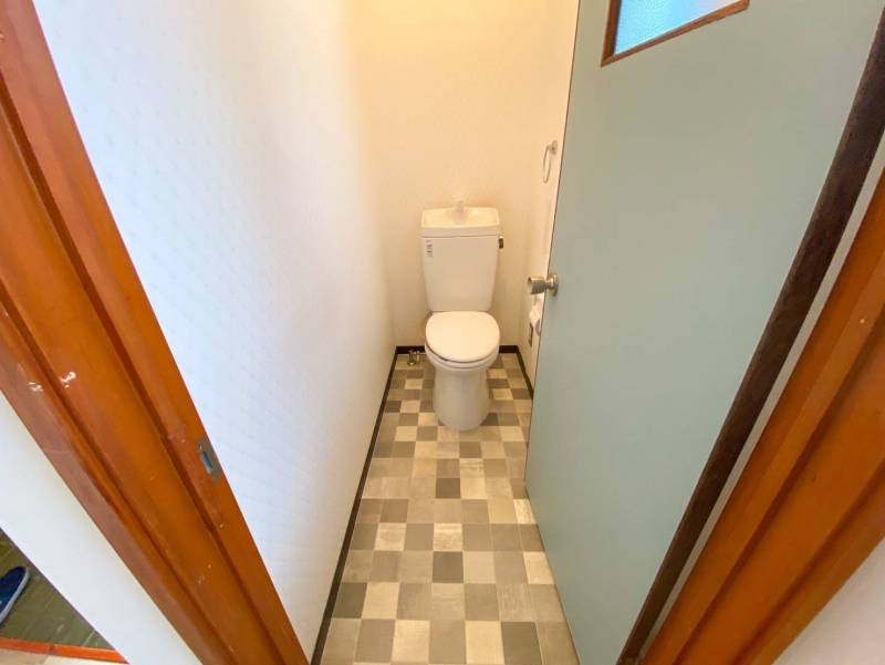 可愛らしい床模様のトイレです