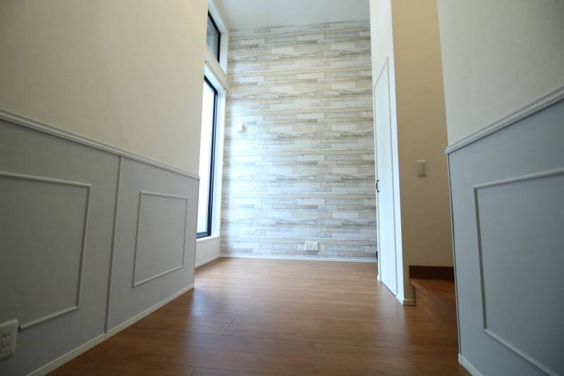 腰板壁付きのおしゃれな内装♪