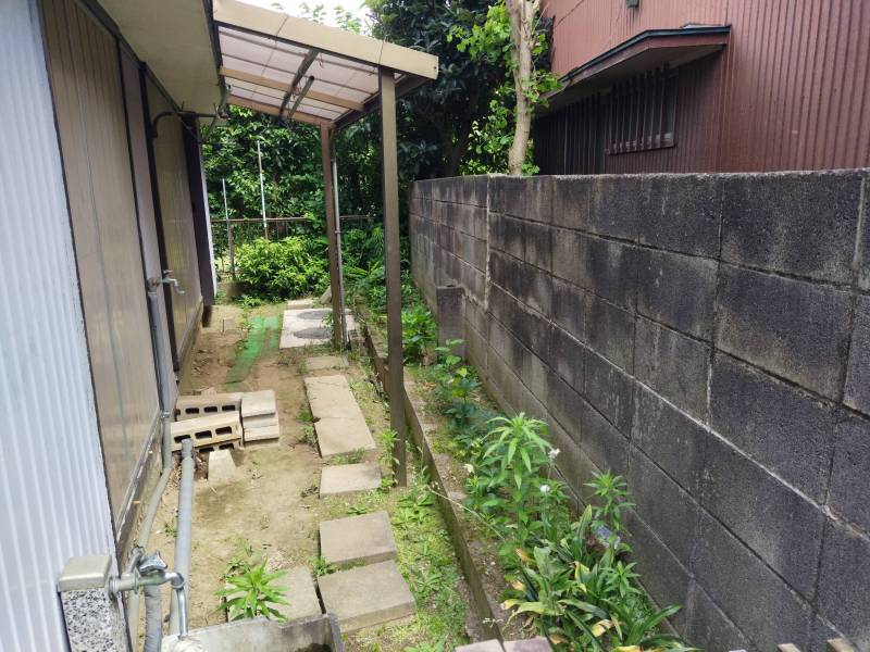 小さな花壇もあり