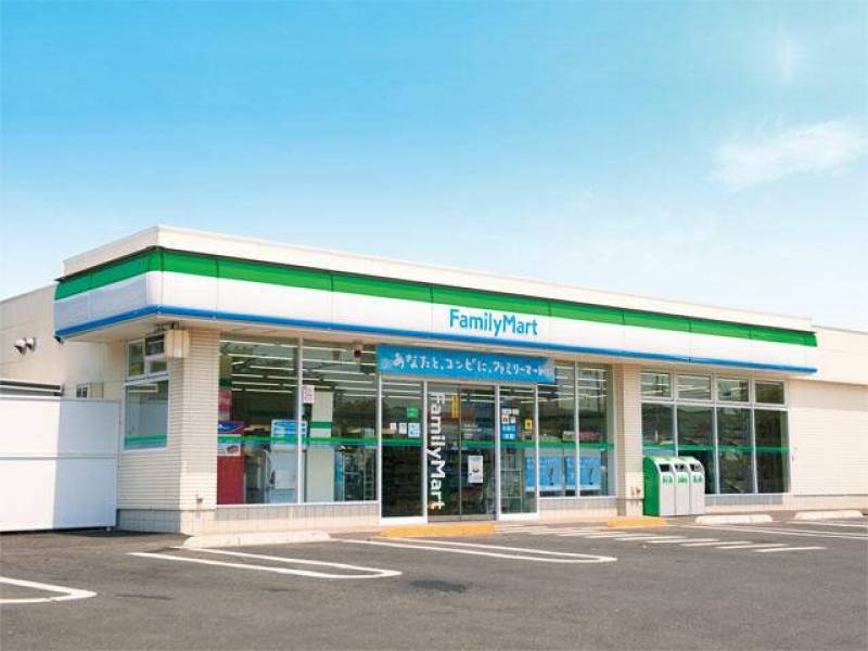 ファミリーマート徒歩5分♪
