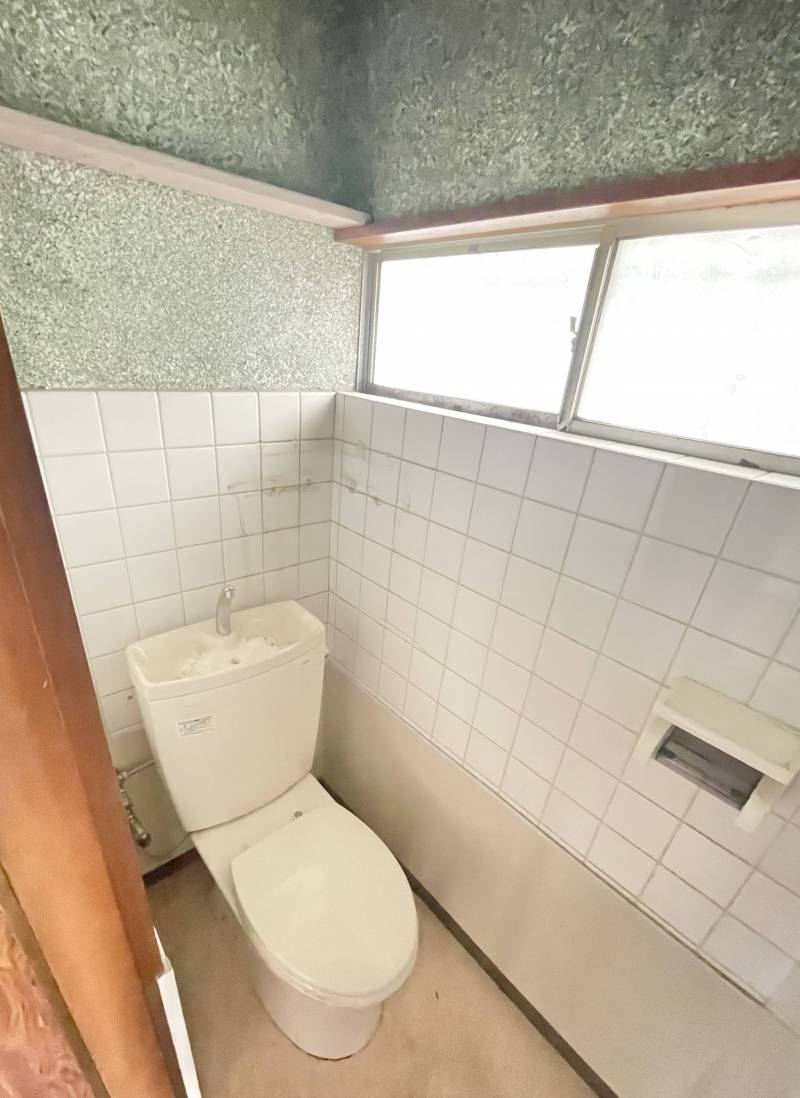 洋式の水洗トイレ