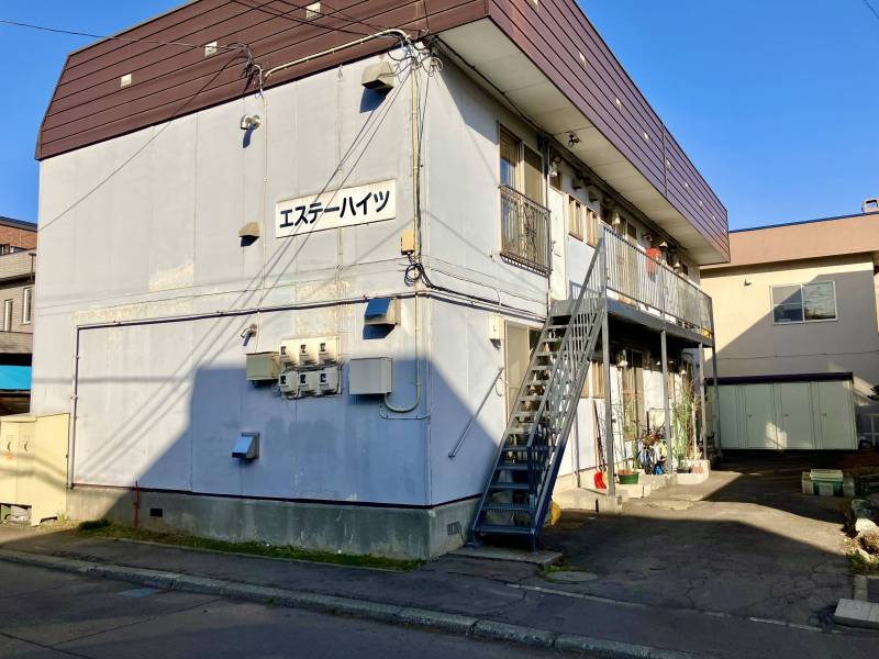 外観
駐車場2台空きました！