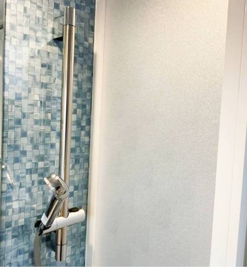 シャワーはスライドバーで、高さも角度も自由自在。