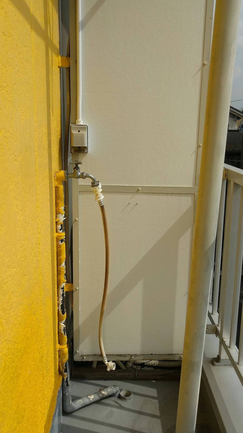 ベランダ洗濯機置場