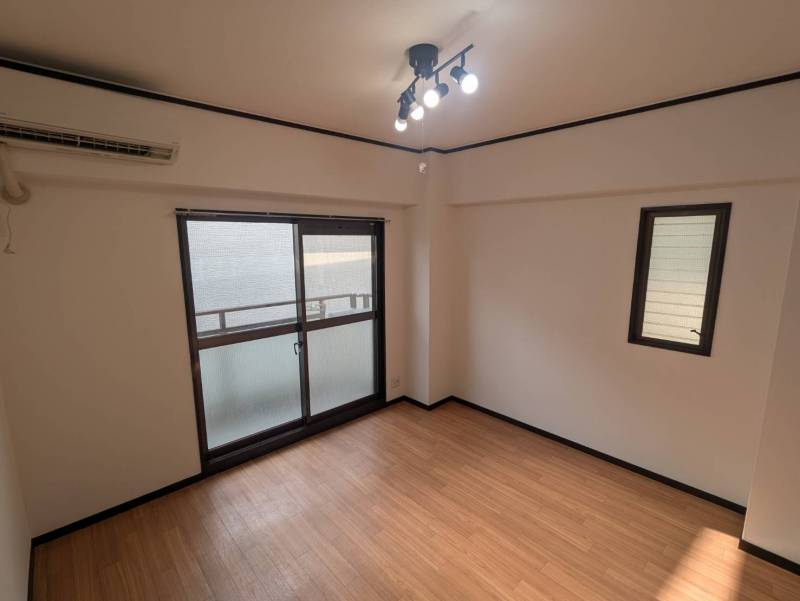 南向きの部屋なので明るいですね。