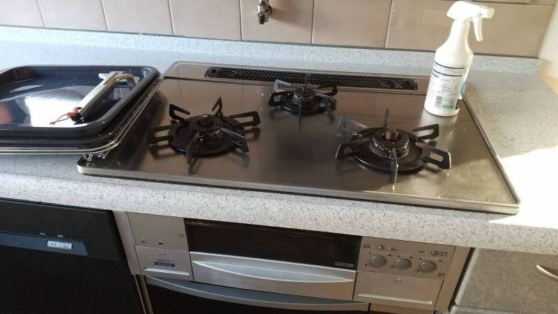 システムキッチン、食洗器付き、きれいに磨いてあります。