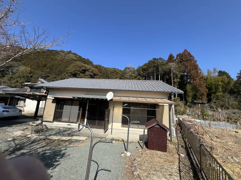 広々とした庭でバーべキューも出来ますよー