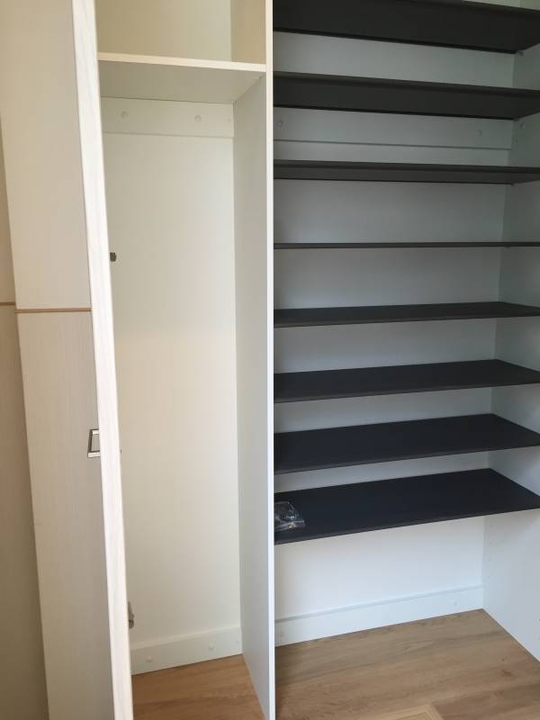 玄関収納もたっぷりです。