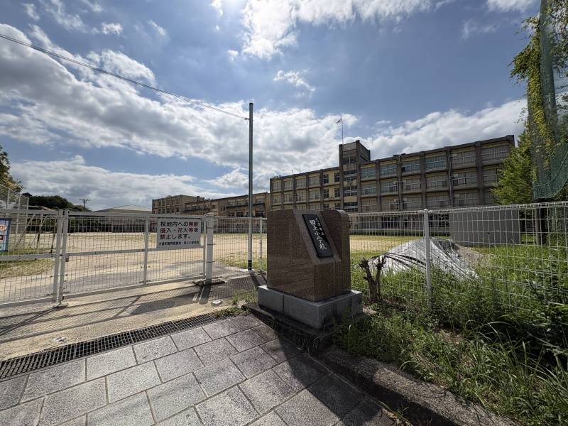田上小学校まで徒歩12分