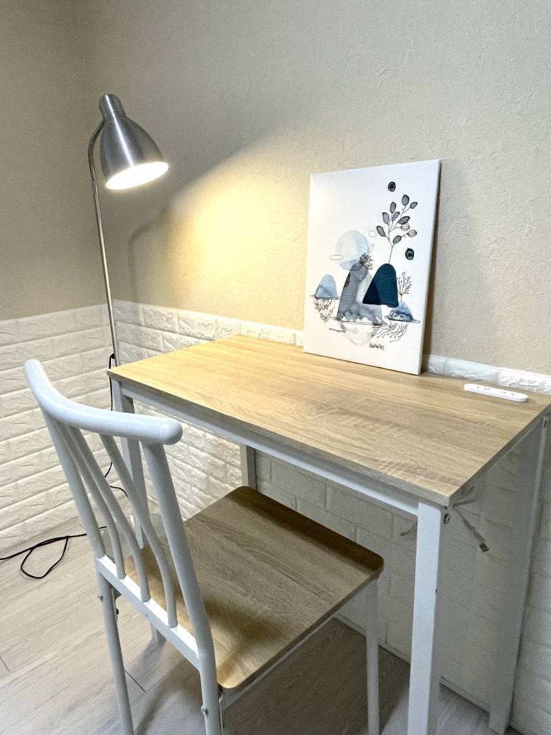 2階北側居室。フロアスタンド(ＩＫＥＡ）付き。