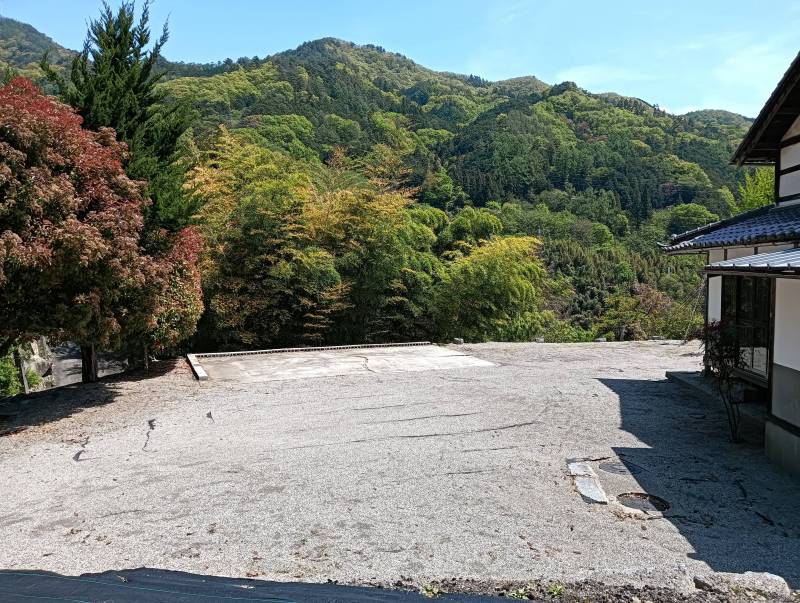 駐車場普通乗用車約10台分停めれます
suumoページへ