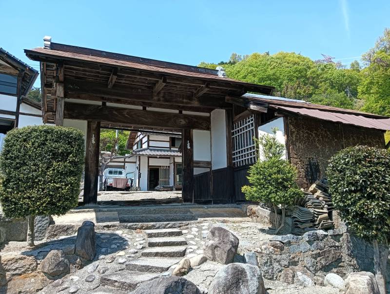 正面入口旧武家屋敷の門
