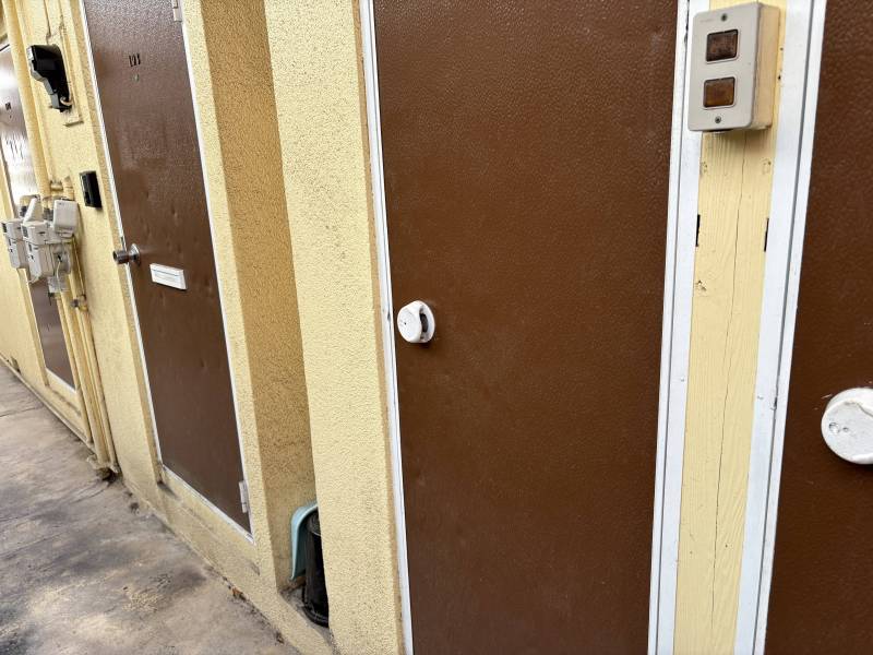 トイレは1階廊下の奥に2箇所あります。