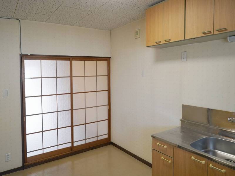 室内に洗濯機が置けます。