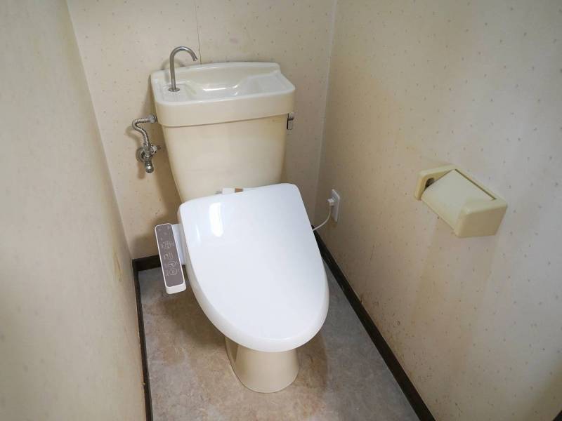 トイレは、温水洗浄便座付きです。
