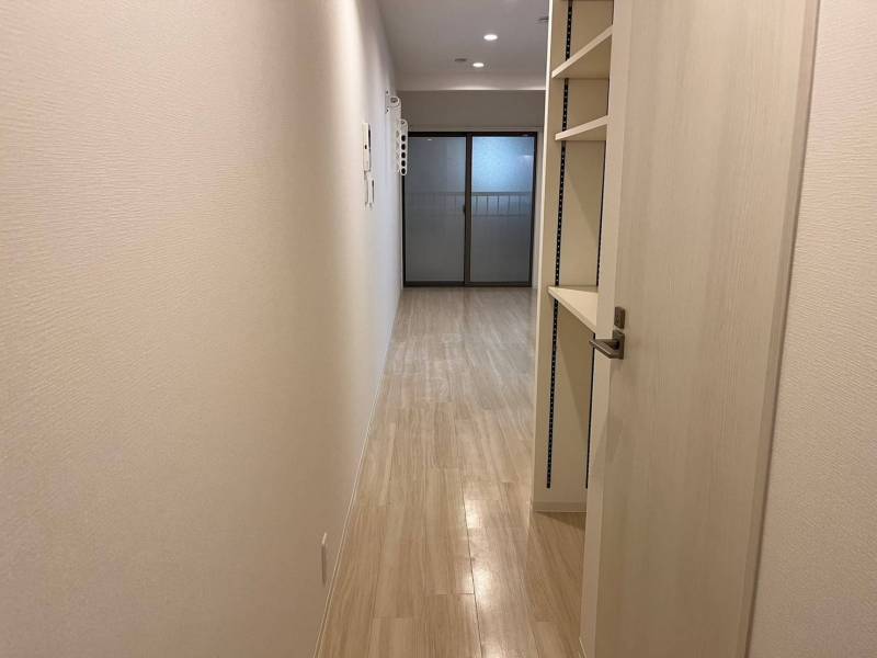 玄関から奥へ。