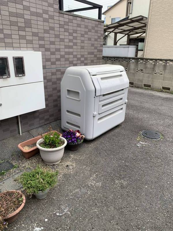 玄関そばに入居者様専用ゴミ捨て場設置で便利です
設置