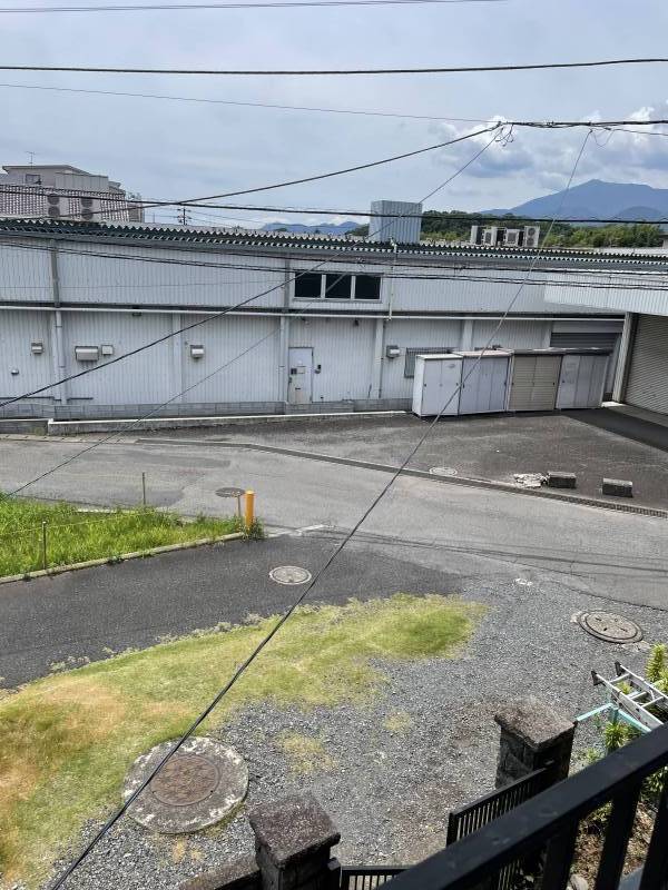 景色　この建物はドラッグストア