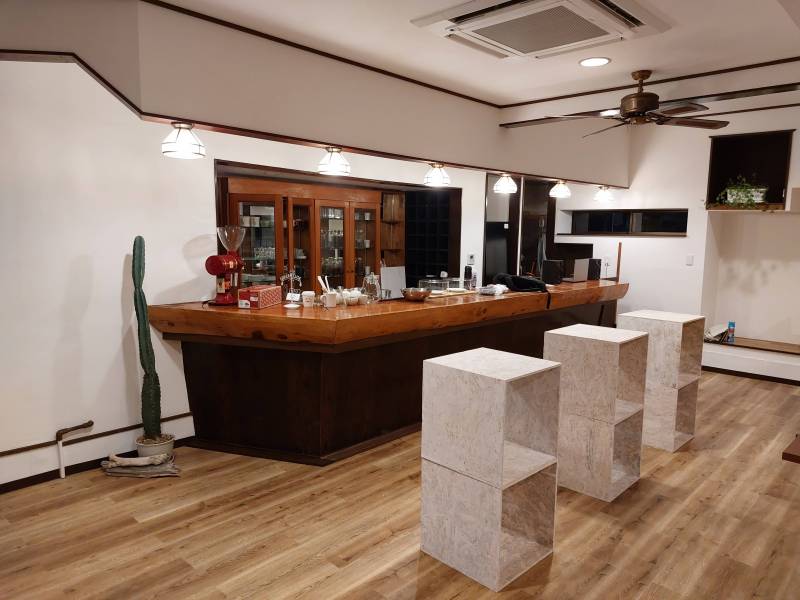 綺麗な店内です。前の方は喫茶店を営業していました。