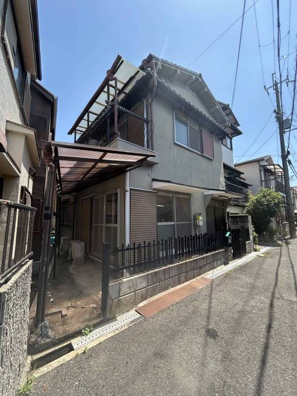 静かな環境の日当たりの良い家です