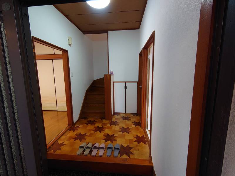 玄関(2024年 壁紙張替済み)