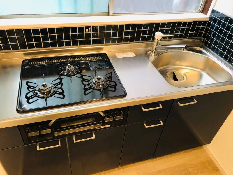 新しい３口コンロのシステムキッチンは気持ち良い♪