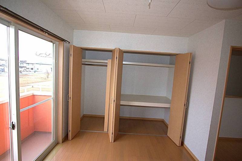 ２階7.7帖　大きな収納庫で使いやすい。