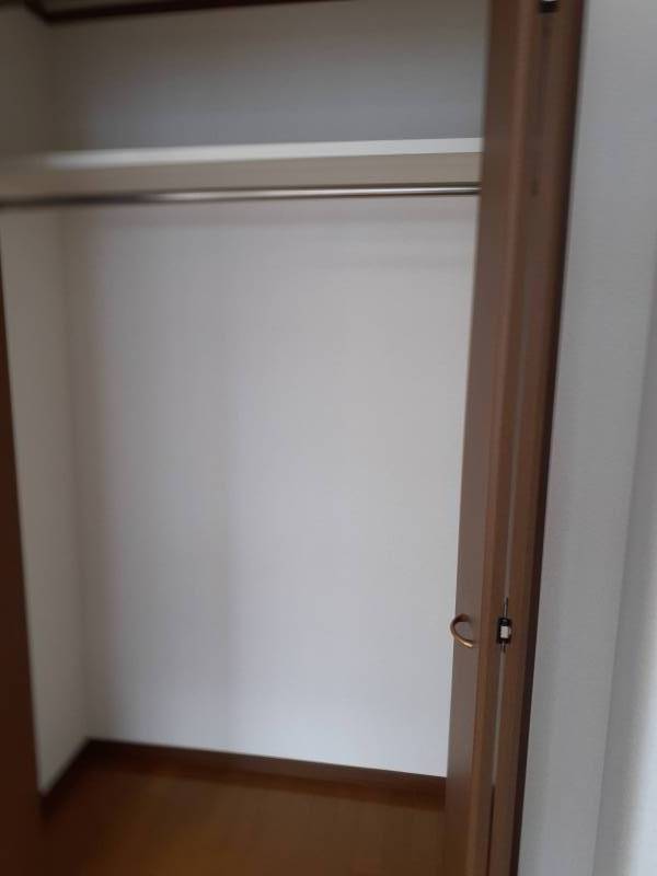 クローゼット、棚があり収納も充実