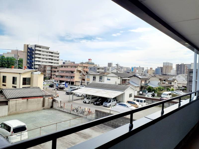 外部廊下から見える新市街方面です