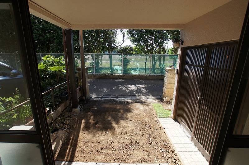 雨に濡れない駐車スペースを確保