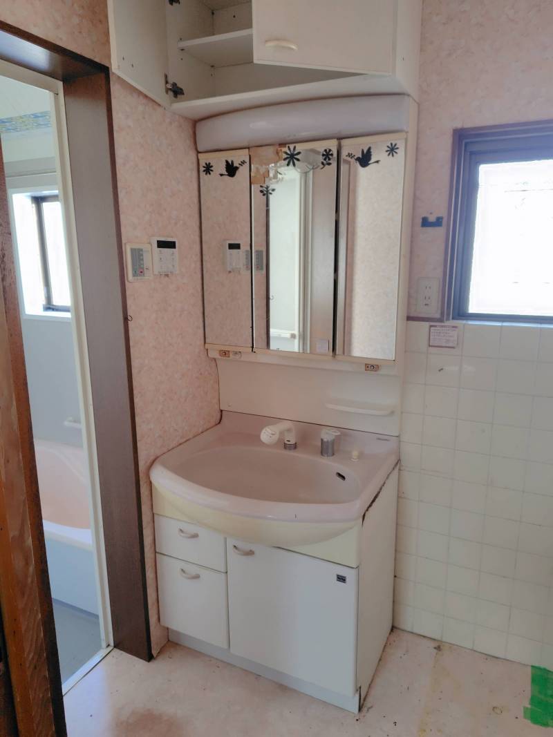 お風呂横の洗面台