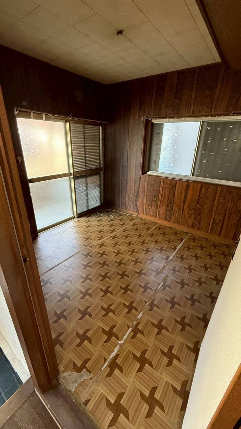 こちらもフローリングになります！
（修繕前）