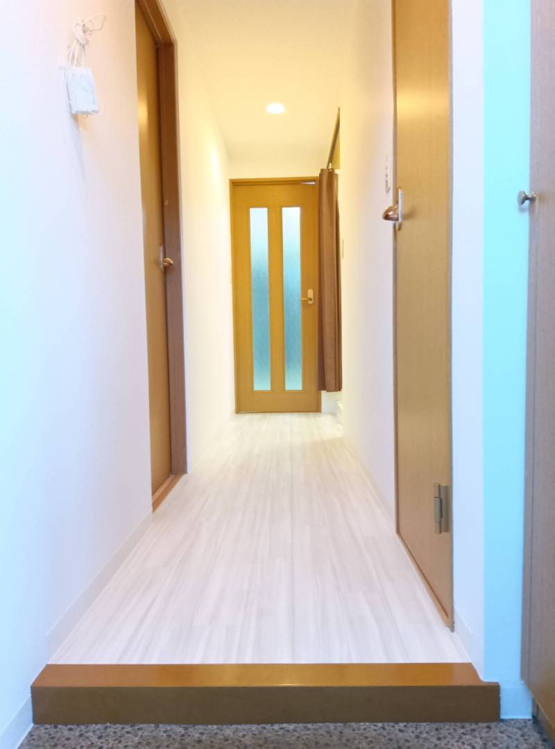 玄関からリビングまで廊下があって奥行きあり♪