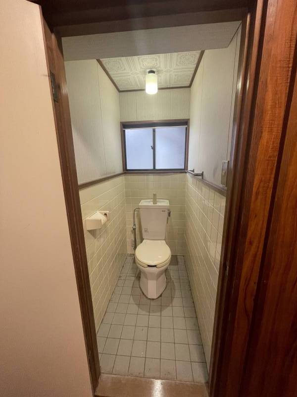 簡易水洗トイレ。一般トイレと遜色なく使えます（汲み取り要）